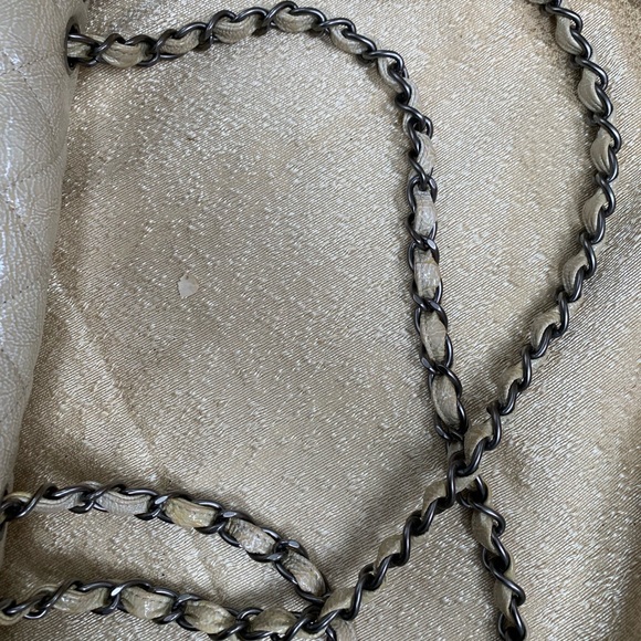 Chanel Crinkled Patent Jumbo SHW Single Flap Bag - Picture 6 of 8